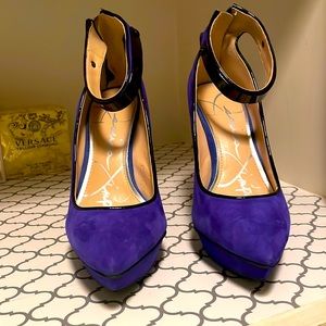 Jessica Simpson suede pump. Zipper back. Dark purple in color.
